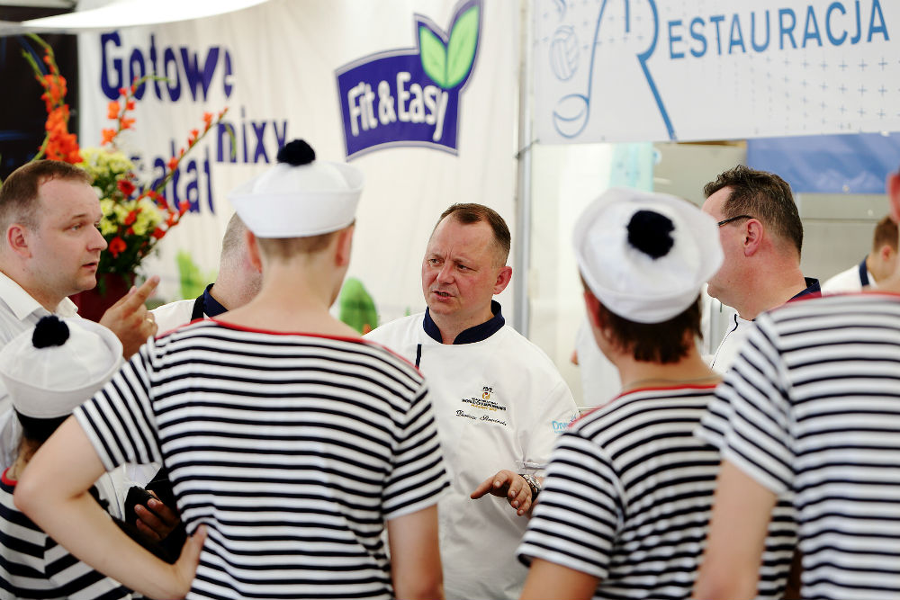 Dariusz_Strucinski_na_odprawie_zespolu_Restauracji_Mistrzow