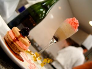 1232597_champagne_and_ice_cream.jpg