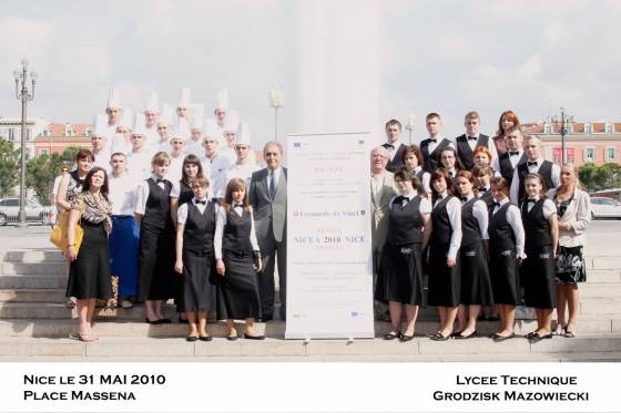 sans_titre-grupowe_plac_massena_z_przedstaw._organiz._goszczcej.jpg